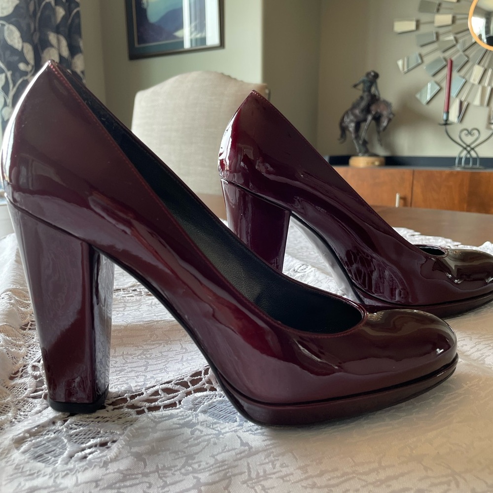 Stuart Weitzman,  Pumps.